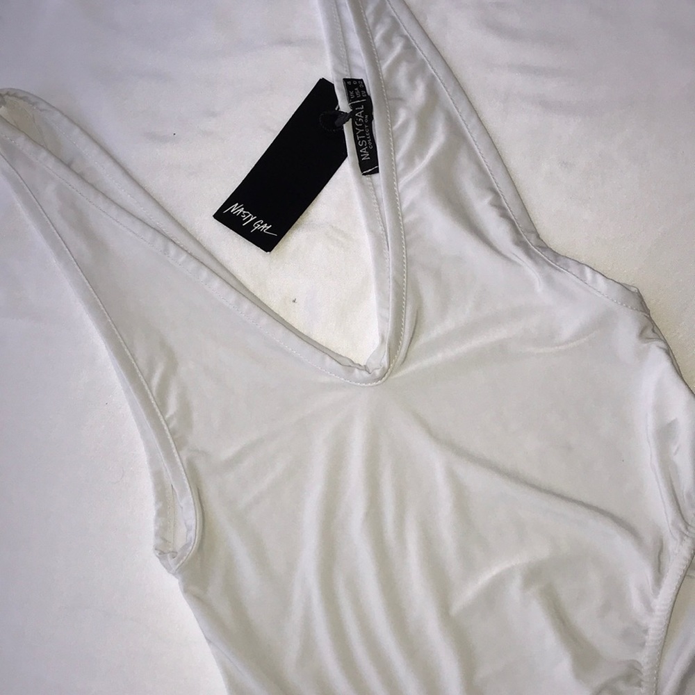 NWT Nasty Gal plunging bodysuit - Picture 5 of 7